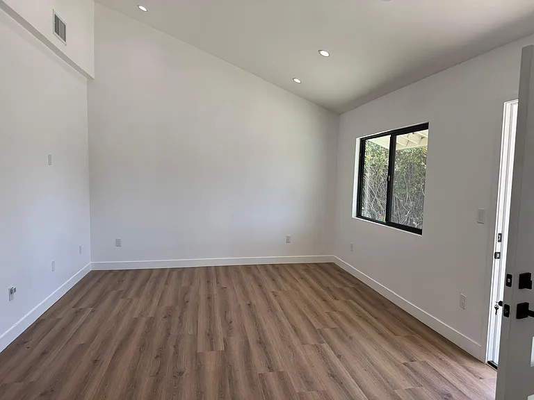 21025 San Jose St — Photo 2