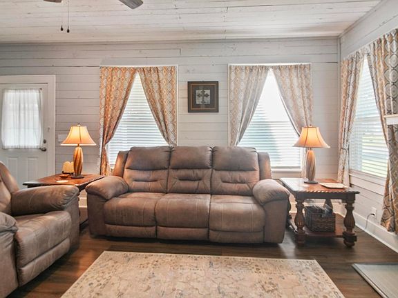 4th image of 315 S Barron St