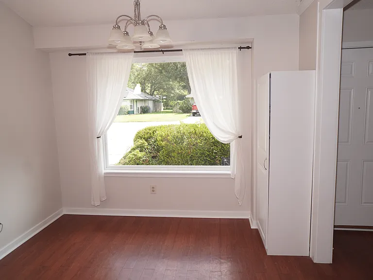 1133 Oakcrest Dr — Photo 7
