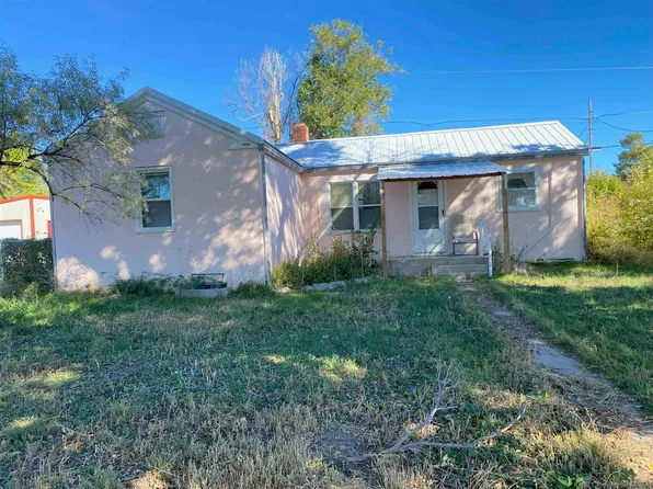 207 N Warren Ave, Glendo, WY 82213