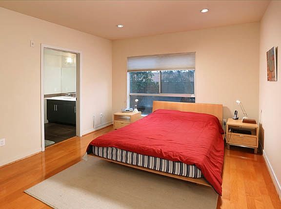 5th image of 159 W Green St Unit 203