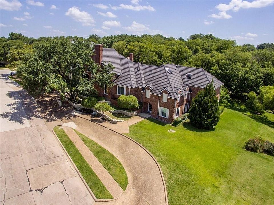 1st image of 200 Hunt Dr