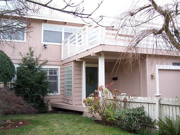 Welcome to 3755 SW Thistle St!