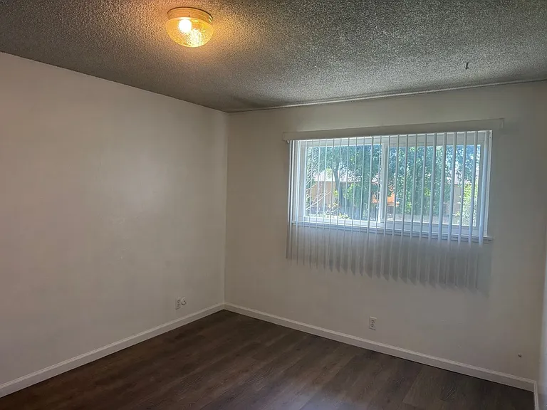 1075 Le Brun Ln — Photo 8