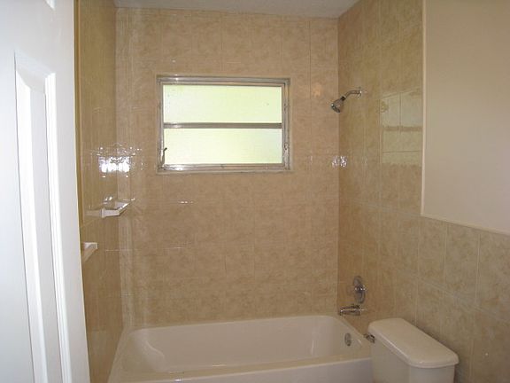 5th image of 3250 Laguna Dr