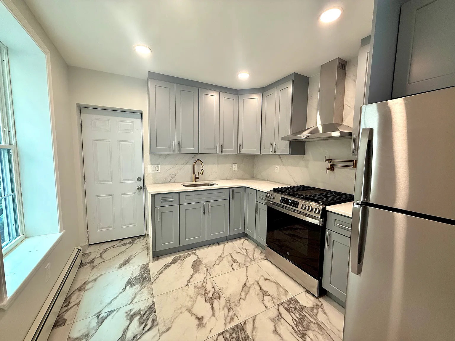 3 bed, 1092 sqft, $1,650 — Photo 1