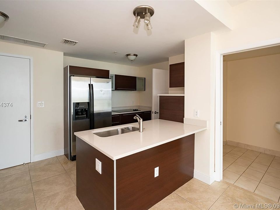 1st image of 1900 N Bayshore Dr APT 616