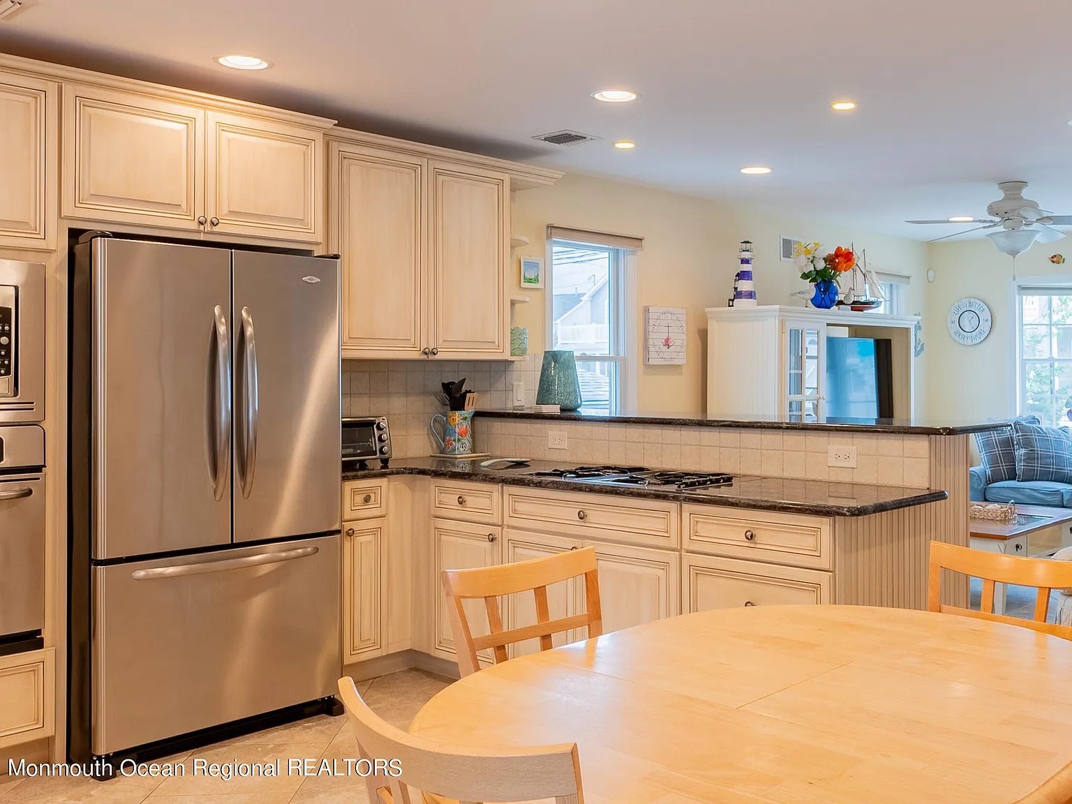 5 bed, 2.5 bath, 1680 sqft, $2,500 — Photo 2