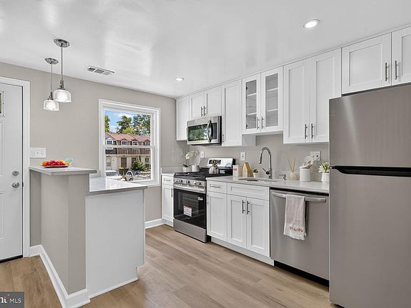 5th image of 1800 Village Green Dr Unit D-96