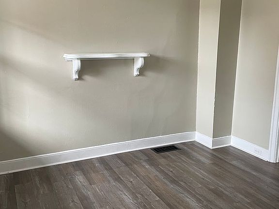 4th image of 215 W North St