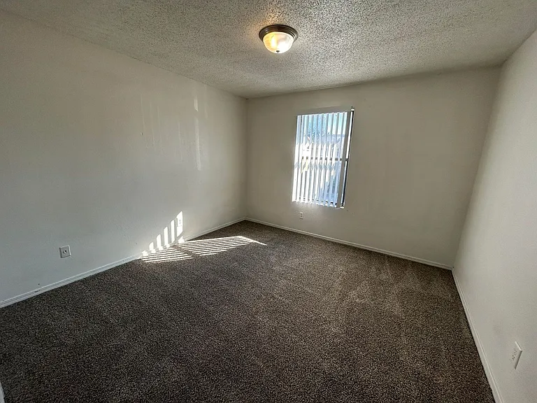 Almonte Apartments — Photo 15