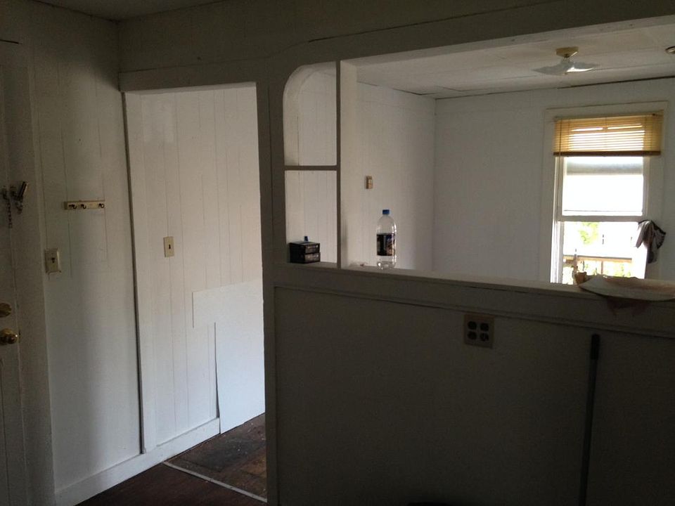 2nd image of 234 Poplar St APT 4