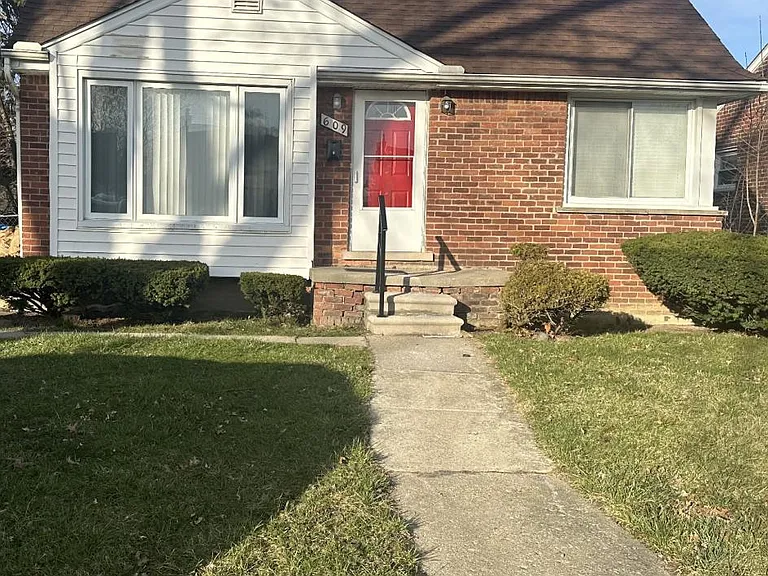 609 Arlington St — Photo 1