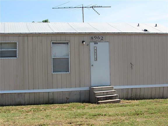 3rd image of 8962 Eastview Dr