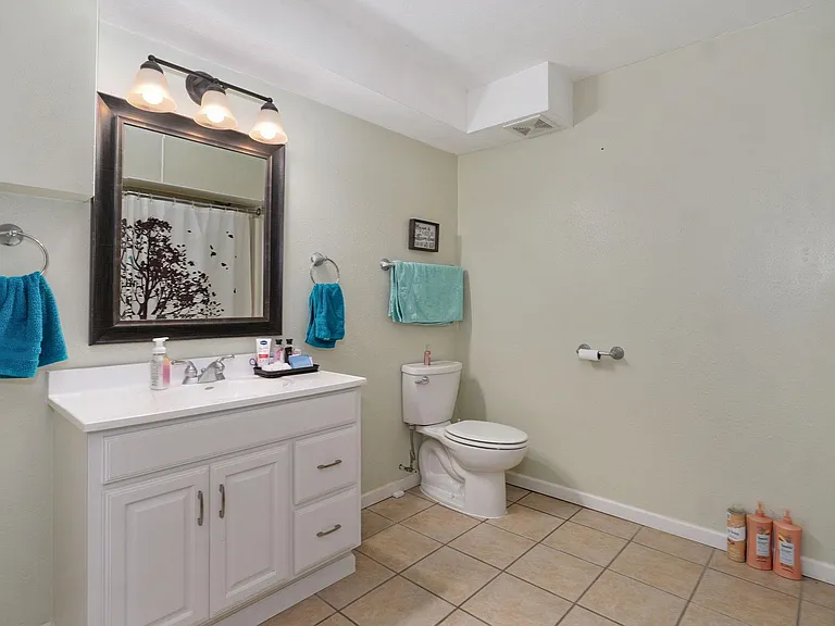 404 E Valley View Rd — Photo 35