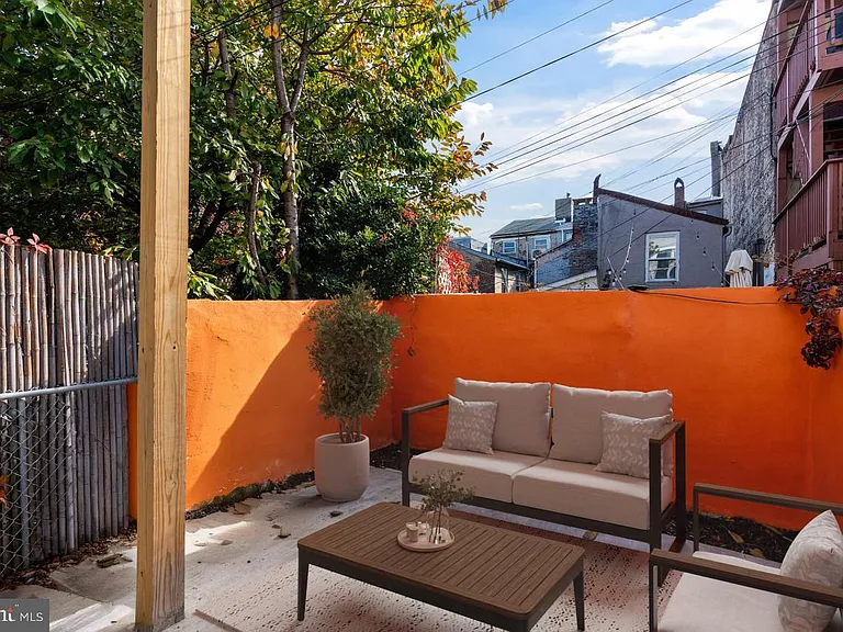 919 Stiles St — Photo 23