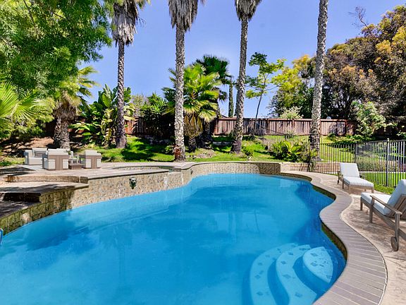 Fenced Pool with Spa Jacuzzi