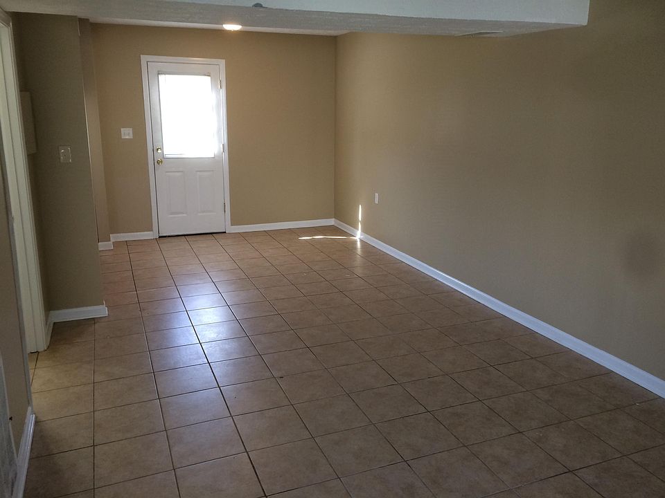 1st image of 923 Villa Dr APT 4
