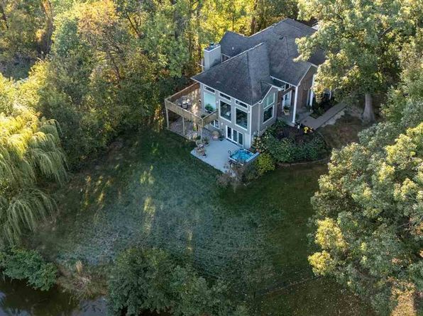 1705 12th Ave, Coralville, IA 52241