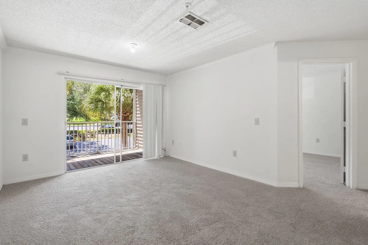 2 bed, 2.0 bath, 1038 sqft, $1,355 — Photo 2