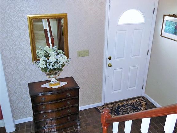 3rd image of 9086 Briarbrook Dr NE