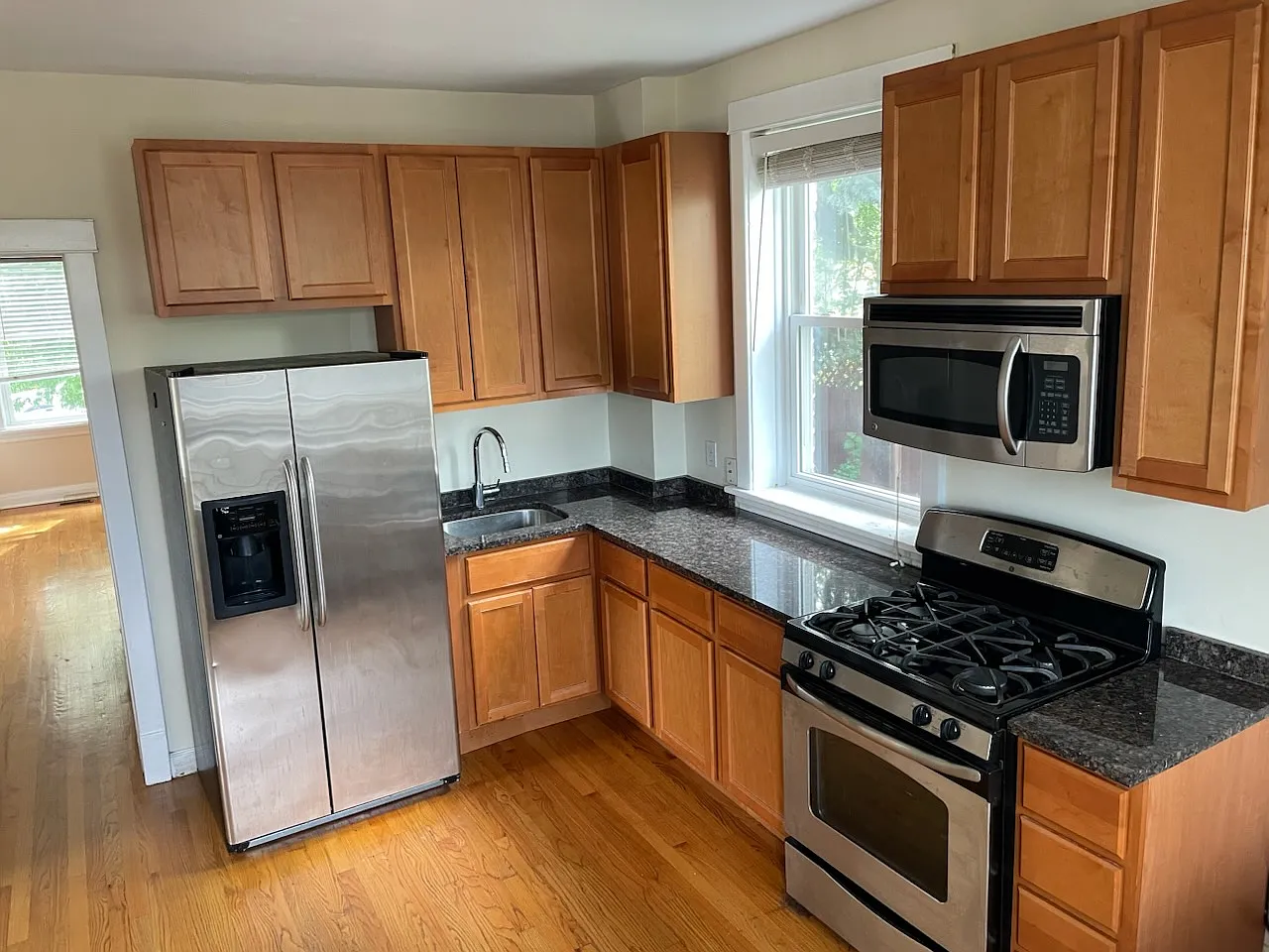 2 bed, 1000 sqft, $1,635 — Photo 3