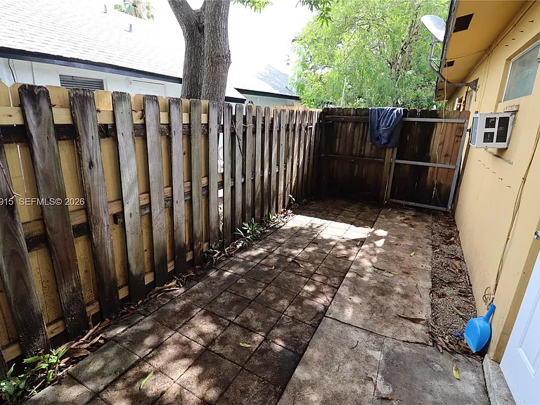 1341 NE 5th Ter #3 — Photo 30
