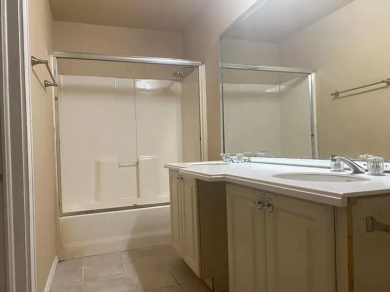 3420 S Harwood St — Photo 10