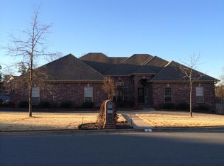 2 Cove Dr, Maumelle, AR 72113