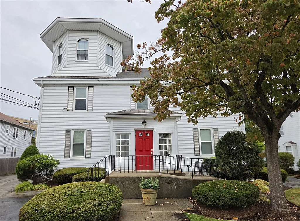 2 bed, 1.0 bath, 1400 sqft, $2,500 — Photo 1