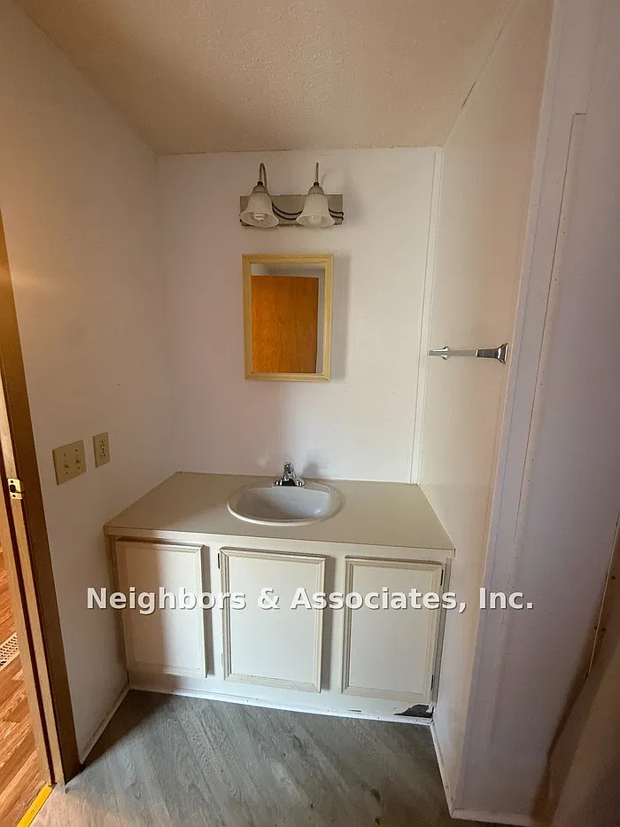 4350 N Carolina Ave — Photo 4
