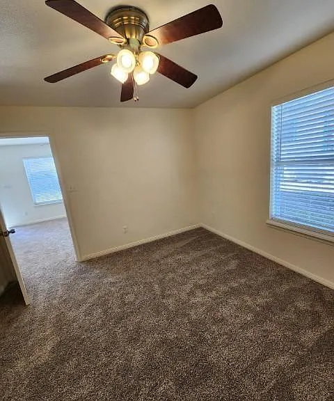 519 W Hutchison St #C — Photo 8