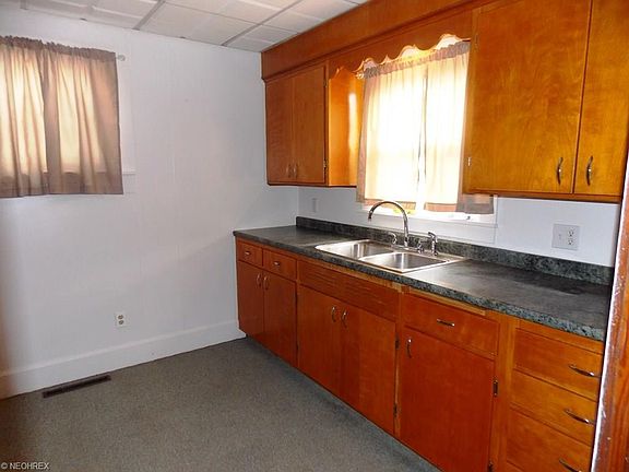 2nd image of 966 Grant Ave NW