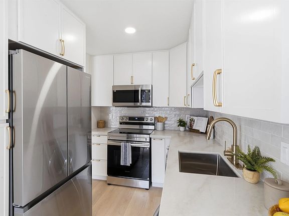 2nd image of 4750 Noyes St APT 204