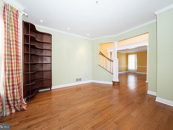 3rd image of 1109 Riverview Ln