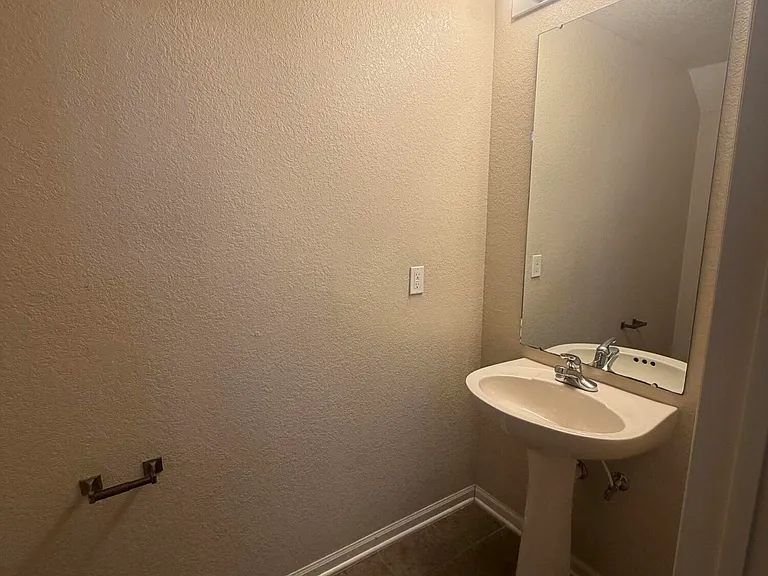 806 Baldwin Rowe Cir — Photo 23