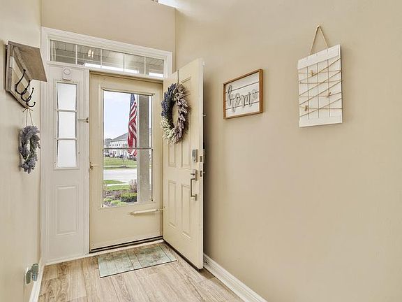 5th image of 1751 Fieldstone Dr S