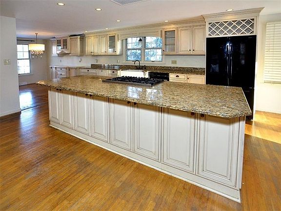 3rd image of 3495 Ivy Dr