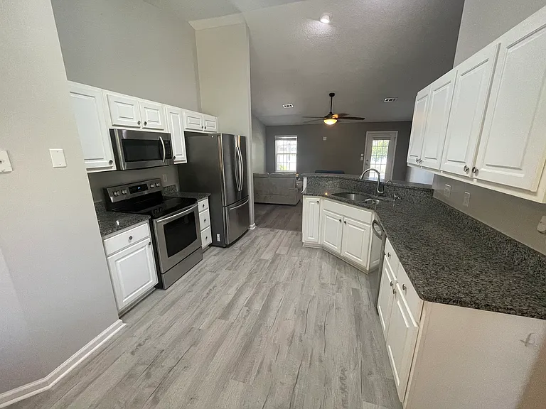 212 Victorias Cir — Photo 5