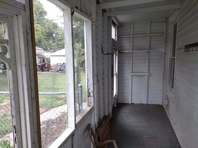 329 N Main St — Photo 23
