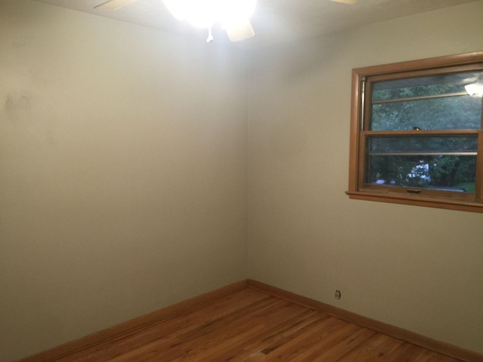 2nd image of 1302 Rose St
