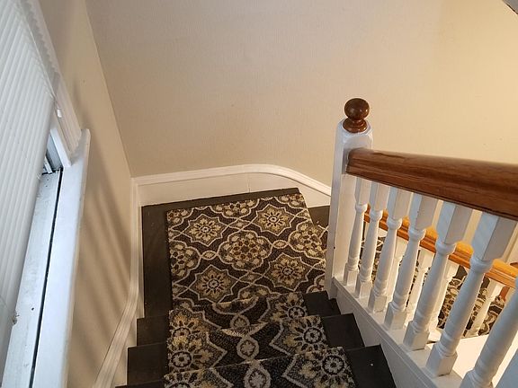 Foyer or entry area to apartment