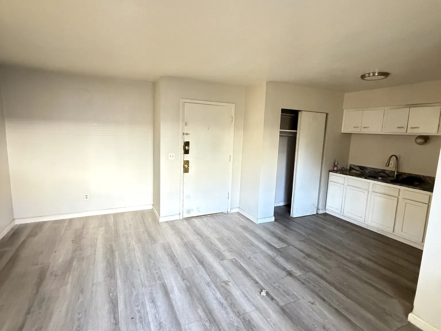 2070 Elm Ave — Photo 4