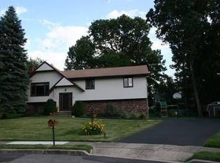 9 Holly Ct, Butler, NJ 07405