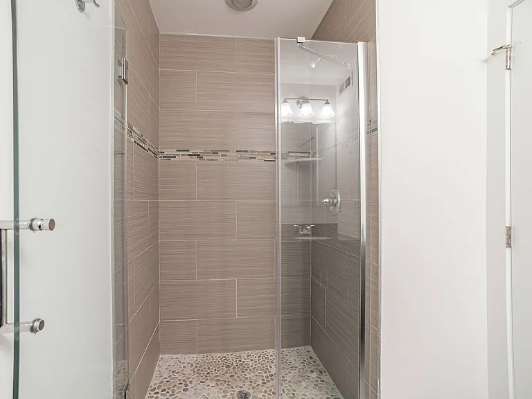1612 Ogden St — Photo 18