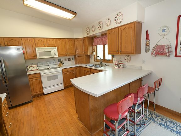 4th image of 525 Evergreen Dr