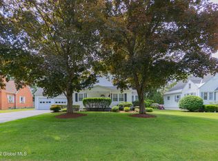 10 Mayflower Dr, Schenectady, NY 12306