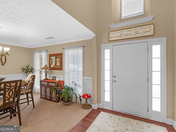 5th image of 170 Aaron Ct