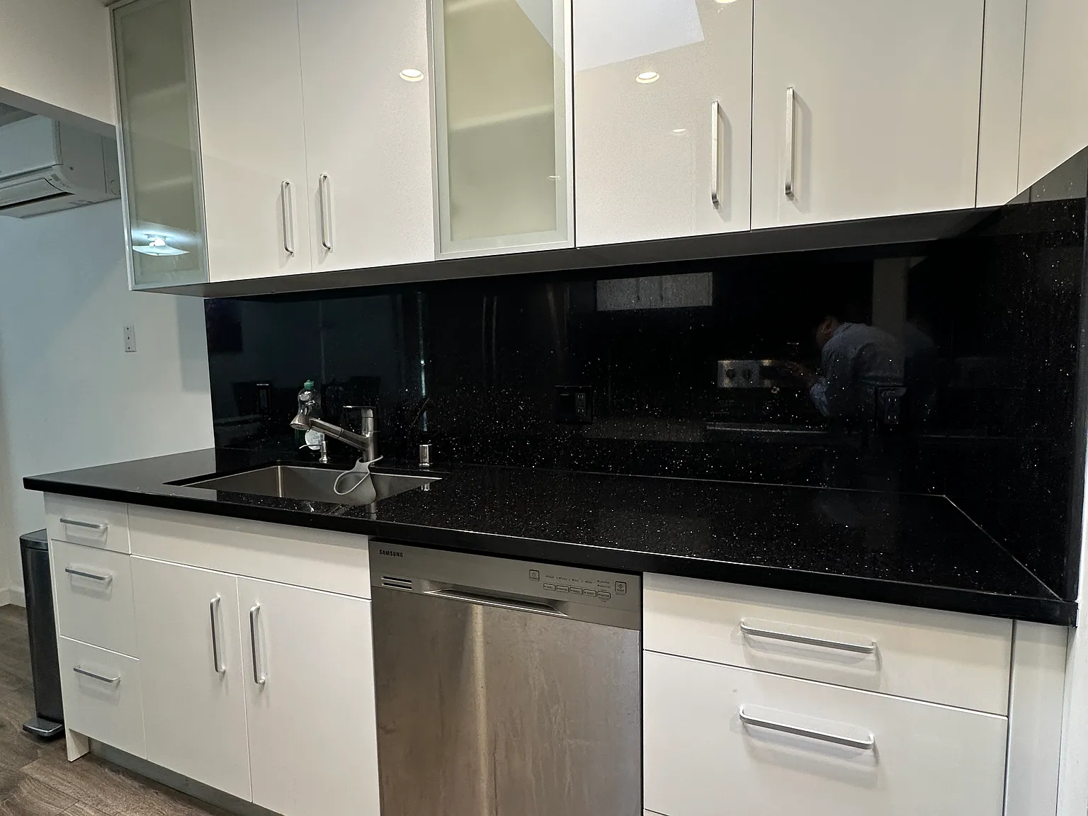 2 bed, 1158 sqft, $4,500 — Photo 3