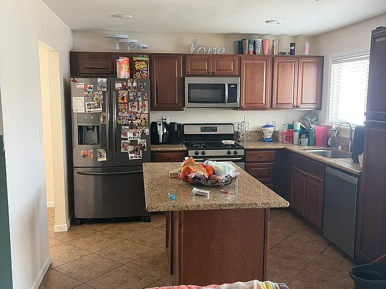 1378 Scott Ave — Photo 5